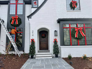 Guirnalda de árbol de Navidad con borde dorado de tela roja impermeable <span class=keywords><strong>Extra</strong></span> grande, decoración de puerta de edificio, lazo de vacaciones estructural 3D Jumbo - Product Image 5