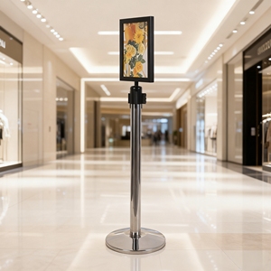 Poste separador <span class=keywords><strong>de</strong></span> acero inoxidable <span class=keywords><strong>de</strong></span> larga duración con soporte para cartel A4 y base estable <span class=keywords><strong>de</strong></span> 360 mm para espacios públicos - Product Image 1
