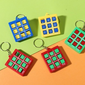 Llavero de plástico juvenil con juego de tres en raya XO transfronterizo, rompecabezas circular, ajedrez de horquilla, juguetes de regalo - Product Image 5