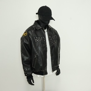 Giacca Varsity da <span class=keywords><strong>Uomo</strong></span> Nera con Borchie, Stampa Lettering, Colletto Rovesciato, Cerniera, in Ecopelle, Stile Retrò Casual Streetwear - Product Image 5