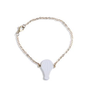 Pulsera de Joyería de Lujo con Logotipo Personalizado de la Mejor Calidad, Pulsera de Diseño Exquisito y Elegante Favorita de las Damas - Product Image 1