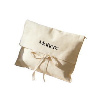 Pochette à rabat personnalisée en coton naturel écologique pour vêtements et chaussures, emballage recyclable avec fermeture à cordon 100 % coton - Product Image 1