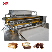 Ligne de production de gâteau sandwich entièrement automatique Four de cuisson pour tarte sandwich Machine de boulangerie pour tarte au chocolat