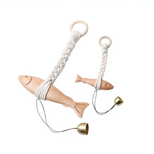 Décoration murale en bois sculpté en forme de poisson, avec corde en coton nouée, pendentif en bois fait main d'Inde - Product Image 4