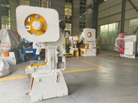 Presse mécanique de haute précision JB23-16T avec moteur et pompe, prend en charge les moules personnalisés