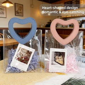 Coeur Portable Transparent Pvc <span class=keywords><strong>Sac</strong></span> Fourre-Tout Ornement <span class=keywords><strong>De</strong></span> Mariage Bonbons Cadeau <span class=keywords><strong>Sac</strong></span> Saint Valentin Fête D'<span class=keywords><strong>anniversaire</strong></span> Emballage Boîte Fournitures - Product Image 1