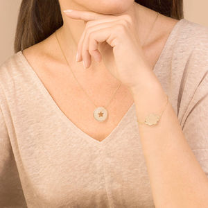 Collar de Acero Inoxidable Personalizado con Baño de Oro de 18k, Diseño de Disco Estrellado Calado, Collar con <span class=keywords><strong>Nombre</strong></span> Familiar Grabado - Product Image 2