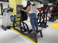 Peralatan latihan kekuatan hip dan kaki berbentuk V, peralatan melatih Squat dan dudukan mesin miring untuk latihan aerobik dua dalam satu