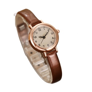 Nouvelle montre à quartz décontractée et tendance pour femme, petit cadran, style transfrontalier, en stock - Product Image 6