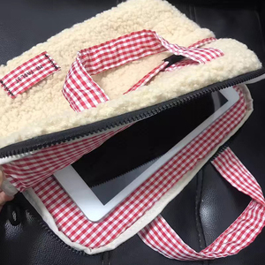 Hot Sale niedlichen flauschigen Laptop Griff Tasche pelzige Textur leichte tägliche Verwendung Laptop-Tasche Aktentasche mit Gingham-Griff - Product Image 6