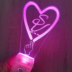 멀티 컬러 LED 글로우 스틱 3D 깜박이는 LED 지팡이 꾸준한 조명 모드 깜박이는 3D 스틱 파티 콘서트 축제 - Product Image 4