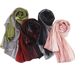Écharpe Hijab en soie brillante de couleur dégradée Foulard à rayures plissées Polyvalent Haute qualité Viscose Jersey Hijab Foulard Premium - Product Image 5