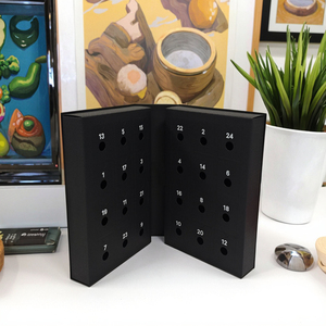 <span class=keywords><strong>Calendrier</strong></span> <span class=keywords><strong>de</strong></span> l'Avent personnalisé noir à double porte avec lamination mate et gaufrage, boîte cadeau surprise - Product Image 4