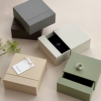 Boîte cadeau en carton rigide avec logo personnalisé, papier laminé spécial, découpe artisanale personnalisée, estampage à chaud, emballage UV
