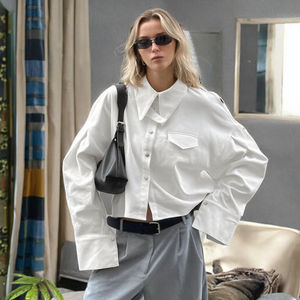 Camisa de solapa lisa blanca de diseño casual para mujer, de algodón tejido, holgada, anti-bolitas, con botones, para otoño - Product Image 3