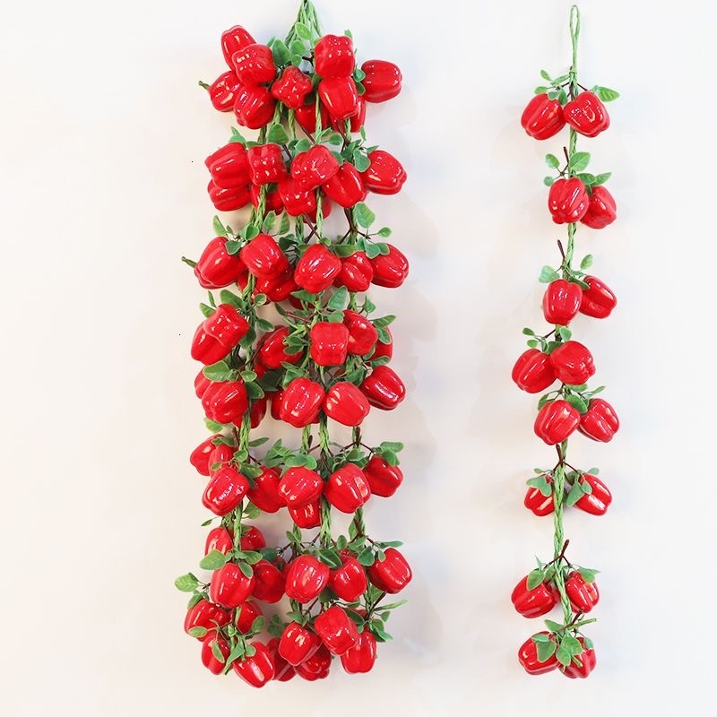 Brochette de poivrons rouges avec feuilles - rouge