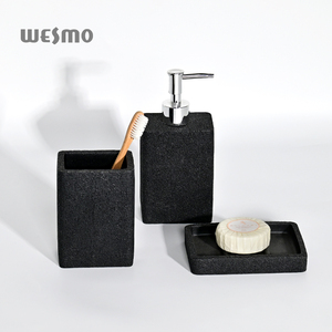 Ensemble d'accessoires de salle de bain en résine 4 pièces, distributeur de lotion pour les mains en mousse de pierre de sable noire élégante, vente en gros par Wesmo - Product Image 5
