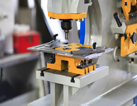Petite machine de poinçonnage hydraulique CNC, cintreuse de fer à haute productivité