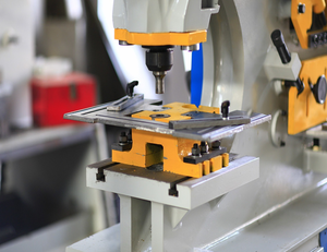 Punzonadora Hidráulica CNC Pequeña con Alta Productividad - Product Image 5