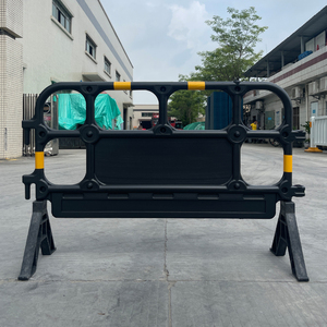 Barrera de Plástico HDPE Moldeada por Soplado 1350A, Barrera de Seguridad de Plástico para Control de Multitudes con Panel Publicitario - Product Image 1