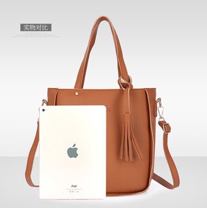 Set de Cuatro Piezas Estilo Coreano de Moda para Mujer Bolso Grande de Hombro Cruzado con Cremallera y Bolso de Mano Tipo Cubo de PU con Borla para Suegra - Product Image 5