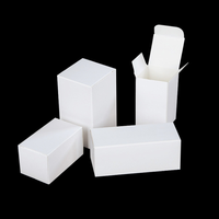Boîte en carton blanc personnalisée haut de gamme, réutilisable et robuste, avec design structurel unique et pelliculage mat pour l'emballage de vêtements et de chaussettes