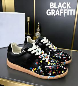 Giày thể thao nam nữ phong cách retro cao cấp, thiết kế thời trang, màu đen trắng, họa tiết graffiti, dây buộc. - Product Image 3