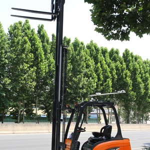 Apilador Eléctrico Personalizado FANYU CPD20, Capacidad de Carga de 1.5-2 Toneladas, Altura de Elevación de 3 m, Batería de Iones de Litio, Inclinación del Mástil Fwd 6/12 - Product Image 5