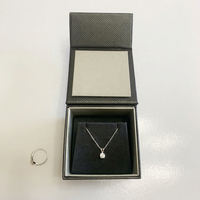 Caja de Regalo de Presentación de Joyería de Alta Gama Personalizada con Tapa Magnética, Papel Texturizado con Inserto de Terciopelo para Anillos y Collares