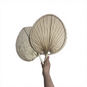 Ventilador de mano portátil de bambú pintado a mano, estilo vintage, grande, tejido a mano, repelente de mosquitos para niños, refrescante, para verano. - Product Image 1