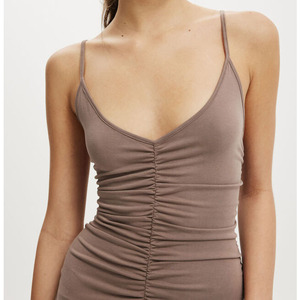 Robe pour femme, longueur genou, à bretelles réglables, avec détail froncé sur le devant, silhouette droite, col en V, taille haute, coupe ajustée - Product Image 3