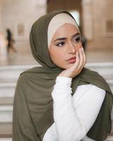 Foulard en Géorgette Uni de 70*180cm en Gros, Chiffon Lourd Épais à Bulles, Hijab Musulman Borong Tudung pour Femmes
