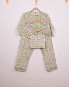 Ensemble de pyjama pour femmes de haute qualité imprimé à la main, vêtements de nuit respirants pour l'été, prix de gros - Product Image 6