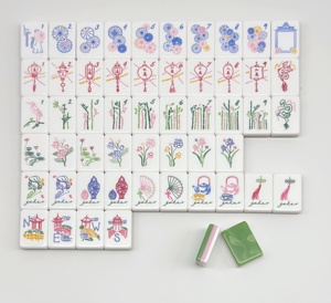 Disponibile negli USA, Gioco Mahjong Americano Personalizzato a 4 Strati <span class=keywords><strong>in</strong></span> Giada Verde Smeraldo, Intagliato a Mano, Set Mahjong Americano con 160 Tessere - Product Image 1