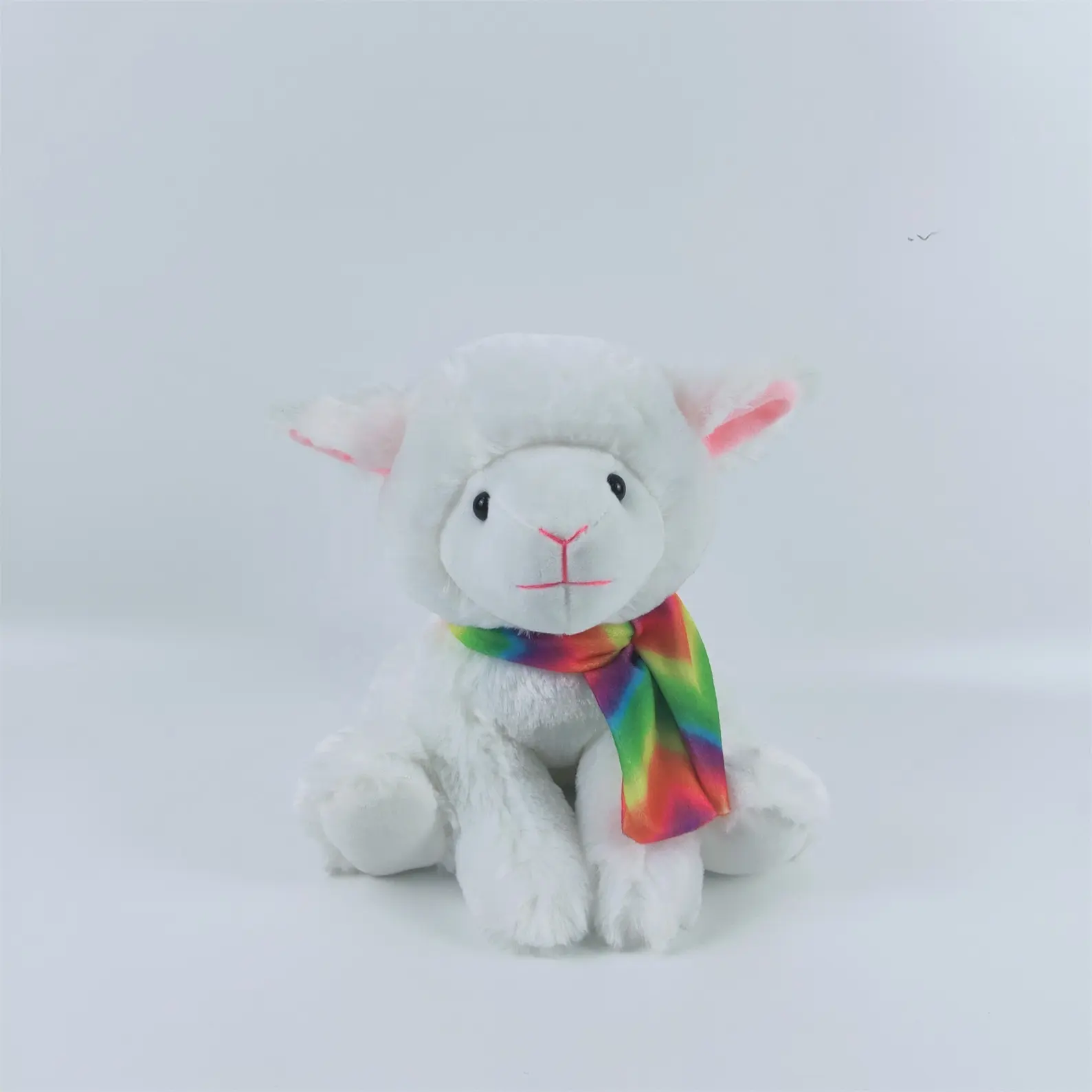 צעצוע של פסטיץ צעצוע כבשים לבן לאסטר רך ממולא חמוד עם צעיף צבעוני