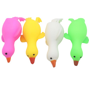 Jouet à presser réaliste en forme de canard - Jouet anti-stress portable et amusant pour la libération quotidienne de la pression - Rempli de farine - Multicolore - 5-7 ans - Product Image 1