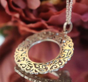 Gioielli Inspire, Ciondolo SUDARSHAN CHAKRA in Acciaio Inossidabile per Donne e Ragazze, Regalo per Lei, Personalizzabile con Qualsiasi Design o Nome - Product Image 2