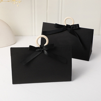 Sacs en papier personnalisés Guardidea avec logo, surface texturée, pour bijoux, avec anneau en bois et ruban