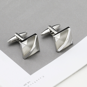 OBジュエリー-シルバーメタル男性ジュエリーカフリンクス白または黒石スプライシングカフリンクス最新スクエアカフリンクスメンズシャツ - Product Image 3