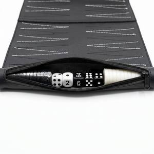 Jeu <span class=keywords><strong>de</strong></span> backgammon portable en cuir PU avec <span class=keywords><strong>logo</strong></span> personnalisé, jeu <span class=keywords><strong>de</strong></span> voyage enroulable avec dés et pions, idéal pour un cadeau d'anniversaire, <span class=keywords><strong>de</strong></span> mariage ou d'affaires - Product Image 4