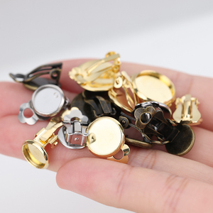 Vente en gros de clips d'<span class=keywords><strong>oreille</strong></span> en forme de grenouille en acier inoxydable sans douleur et sans piercing - Product Image 6