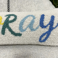 Coussin brodé personnalisé avec fermeture éclair et motif de lettres de dessin animé HooRay, idéal pour la décoration d'hôtel ou de maison
