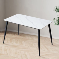 Table à manger rectangulaire en pierre frittée et marbre, mobilier de cuisine moderne et minimaliste avec pieds métalliques coniques robustes