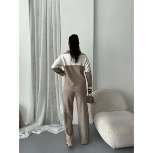 Conjunto de Punto Brillante Estilo Dulce Otoñal 1552 Hecho de Tela de Lana con Patrón de Punto y Decoración de Botones - Product Image 2