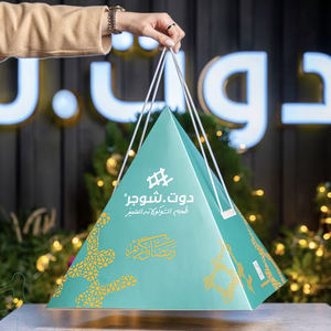 Boîtes de présentation alimentaire en carton écologiques en forme de <span class=keywords><strong>pyramide</strong></span>, personnalisées et en gros, pour boulangerie, snacks, desserts, pâtisseries et emballages de produits sucrés - Product Image 2