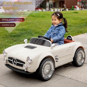 <span class=keywords><strong>Voiture</strong></span> électrique pour enfants Mercedes vintage blanche classique à quatre roues avec télécommande, puissance élevée, musique, légère - Product Image 3