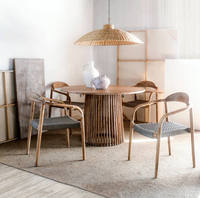 Chaise de salle à manger en rotin canné, structure en bois massif, style Bali Resort, fauteuil Wabi Sabi pour hôtel boutique, villa, projet FF&E