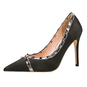 Kadın Classics pompaları sivri burun yüksek topuk perçinler ayakkabı ince topuk Patent deri düğün ayakkabı 34-41
