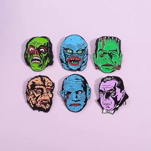 Pines de Esmalte de Máscara de Personaje de Película de Terror de Fábrica al Por Mayor, Insignias Artesanales de Metal para Halloween en Stock - Product Image 2