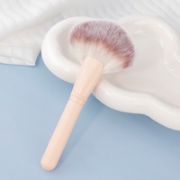 Nouveau pinceau éventail large à fibres artificielles et manche en bois pour fond de teint, poudre fixatrice et illuminateur - Pinceau de maquillage multifonctionnel